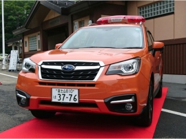 富士重工業が富士スバルラインを運営する山梨県道路公社富士山有料道路管理事務所に寄贈した車両「フォレスター X-BREAK」