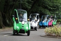 これまでの「i-ROAD」を使った隊列走行実証実験の様子