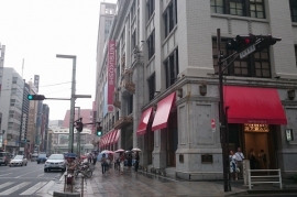 8月の全国百貨店売上高は前年同月比で今年一番の落ち込みとなる6.0％減で、6カ月連続のマイナスとなった。写真は、東京都中央区日本橋の三越本店。