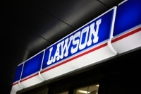 三菱商事はコンビニ大手ローソンを子会社化するためにTOBを実施すると発表。