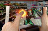 「PHAB2 Pro」でゲームをしているイメージ（レノボ・ジャパン発表資料より）