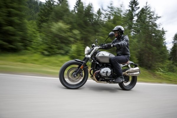 ビー・エム・ダブリューは新ヘリテイジモデル「新型BMW R nineT スクランブラー」を10月14日に販売開始する。（写真提供：BMW）