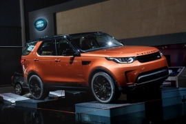 ジャガー・ランドローバーは、パリモーターショー2016で、新型SUV「ディスカバリー(DISCOVERY)」を世界初披露した。(写真提供:ジャガー・ランドローバー) ジャガー・ランドローバーは、パリモーターショー2016で、新型SUV「ディスカバリー(DISCOVERY)」を世界初披露した。(写真提供:ジャガー・ランドローバー)