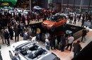 ジャガー・ランドローバーは、パリモーターショー2016で、新型SUV「ディスカバリー(DISCOVERY)」を世界初披露した。(写真提供:ジャガー・ランドローバー) ジャガー・ランドローバーは、パリモーターショー2016で、新型SUV「ディスカバリー(DISCOVERY)」を世界初披露した。(写真提供:ジャガー・ランドローバー)