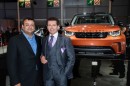 ジャガー・ランドローバーは、パリモーターショー2016で、新型SUV「ディスカバリー(DISCOVERY)」を世界初披露した。(写真提供:ジャガー・ランドローバー) ジャガー・ランドローバーは、パリモーターショー2016で、新型SUV「ディスカバリー(DISCOVERY)」を世界初披露した。(写真提供:ジャガー・ランドローバー)