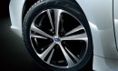 富士重工業が12月12に発売する「レヴォーグ」の特別仕様車「1.6GT EyeSight Smart Edition」の特別装備、17インチアルミホイール。（ブラック塗装＋切削光輝）（写真提供：富士重工業）