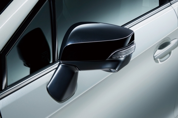 富士重工業が12月12に発売する「レヴォーグ」の特別仕様車「1.6GT EyeSight Smart Edition」の特別装備、ブラックカラードドアミラー。（写真提供：富士重工業）