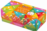亀田製菓が期間限定で販売する「亀田の柿の種 なないろのたね ボックス」（写真：同社発表資料より）