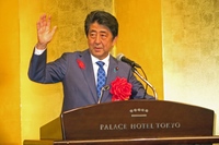『CEATEC JAPAN 2016』のプレスプレビュー後、都内のホテルで開催されたオープニングレセプションで登壇した安倍晋三首相