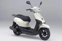 ホンダとヤマハ発動機は、国内の50cc以下の小型スクーターの生産・開発で協業に向けた検討を開始したと発表した。写真は、ホンダがヤマハにOEM提供する予定の50ccスクーター「TACT（タクト）」。（写真提供：ホンダ）