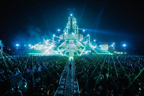 ミュージックフェスティバル「SPECTRUM DANCE MUSIC FESTIVAL 」が初公演の幕を上げた。写真：SMエンターテイメント