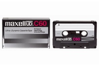 日立マクセルは、1970年代の人気カセットテープ「UD」の復刻版を数量限定で販売する。写真は、録音時間が60分の「UD C60」（写真：同社発表資料より）