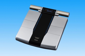 タニタが発売するデュアルタイプ体組成計インナースキャンデュアル「RD-800」。家庭用としては世界で初めて、部位ごとの筋質が測定できる。（写真：タニタ発表資料より）