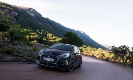 プジョー・シトロエン・ジャポンは、DS Automobilesの3ドアハッチバック「NEW DS 3」のハイエンドモデル「DS 3 PERFORMANCE」を40台限定で発売した。(写真提供:プジョー・シトロエン・ジャポン) プジョー・シトロエン・ジャポンは、DS Automobilesの3ドアハッチバック「NEW DS 3」のハイエンドモデル「DS 3 PERFORMANCE」を40台限定で発売した。(写真提供:プジョー・シトロエン・ジャポン)