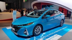 パリモーターショーに登場したトヨタ・プリウス・プラグインハイブリッド車