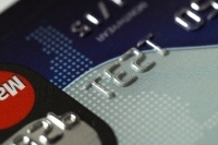 野村総合研究所(NRI)は、家電量販店やクレジットカード、携帯電話など、国内11業界の主要企業が1年間に発行するポイント・マイレージを現金換算した「年間最少発行額」について、2014年度実績の推計および2022年度までの予測を行った。