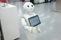 ソフトバンクロボティクスホールディングスは、人型ロボット「ペッパー（Pepper）」を中国で展開すると発表した。