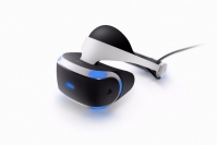 SIEは、家庭用ゲーム機「プレイステーション 4」（PS4）で仮想現実（VR）が楽しめる専用機器「プレイステーションVR（PS VR）」を発売した。（写真：SIEのWebサイトより）