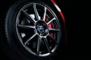 富士重工業が11月7日に発売する、スポーツカー「SUBARU BRZ」の最上級グレード「GT」の17インチアルミホイール（スーパーブラックハイラスター）（写真提供：富士重工業）
