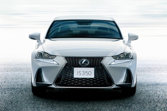 トヨタ自動車がマイナーチェンジして発売するレクサスのFRスポーツセダン「IS350」（写真提供：トヨタ自動車） 