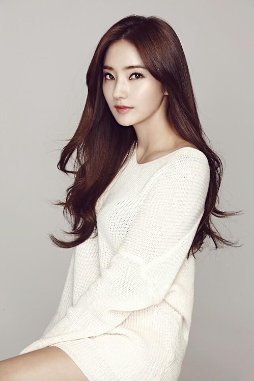 女優のハン・チェヨンが7年ぶりにスクリーンに復帰して注目を集めている。写真：ハニャンE&M