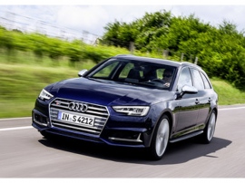 A4にもダウンサイジングの波が殺到するも高性能スポーツバージョンも登場。写真はAudi S4 Avantで、260kW(354ps)のハイパワーエンジンを搭載する A4にもダウンサイジングの波が殺到するも高性能スポーツバージョンも登場。写真はAudi S4 Avantで、260kW(354ps)のハイパワーエンジンを搭載する