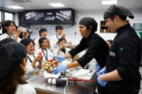 ラッシュ（LUSH）、クリスマス特別開催『第18回ラッシュキッチンツアー』の募集を開始