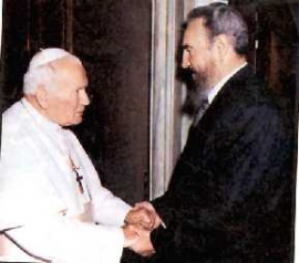 1998年、キューバを訪問した時のローマ法王ヨハネ・パウロ2世とカストロ氏（右）。（出典：キューバ政府公式サイト）