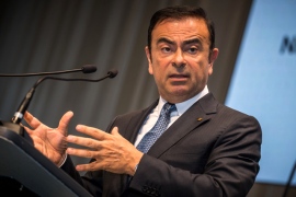 三菱自動車が取締役への報酬総額上限枠を3倍、30億円とする方針で、12月14日の臨時株主総会で正式決定するようだ。辣腕経営者カルロス・ゴーン氏の年俸はルノー+日産+三菱自の合計で50億円も視野に 三菱自動車が取締役への報酬総額上限枠を3倍、30億円とする方針で、12月14日の臨時株主総会で正式決定するようだ。辣腕経営者カルロス・ゴーン氏の年俸はルノー+日産+三菱自の合計で50億円も視野に