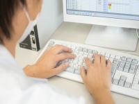 人口減少と高齢化が進むなか、東京への一極集中が加速し地域経済の低迷を招いている。こうしたことを背景に、総務省は、IoT・ビッグデータ・AI活用で地域の課題解決を図るべく「地域IoT実装推進タスクフォース」を9月に発足。同タスクフォースにて、「地域IoT実装推進ロードマップ」が取りまとめられ、12月9日に公表された。