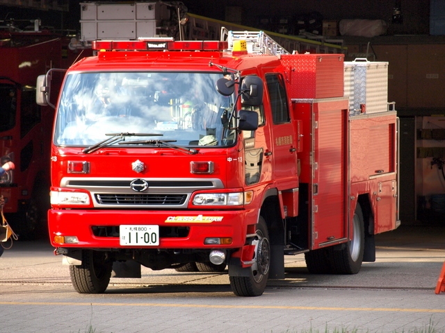 消防庁や各自治体が「消防女子」の採用に力を入れ、就職説明会や支援活動を積極的に実施。女性ならではのソフトできめ細かい対応が期待されている。