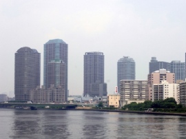 タワーマンションの固定資産税の見直しが検討されている。高層階と低層階では資産価値が異なることを考慮し、階ごとに税額を設定。高層階は増税、低層階は減税となる。 タワーマンションの固定資産税の見直しが検討されている。高層階と低層階では資産価値が異なることを考慮し、階ごとに税額を設定。高層階は増税、低層階は減税となる。