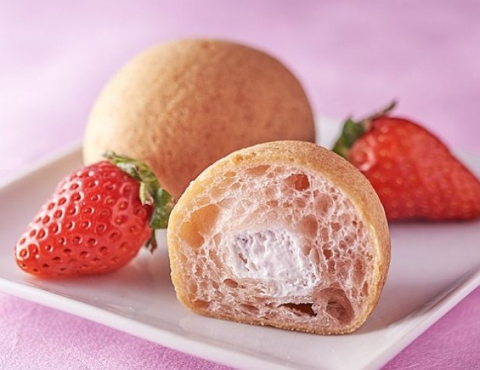 27日から順次発売予定の「あげぽよ（いちごクリーム）」93円（税抜）（セブン－イレブン・ジャパン報道資料より）