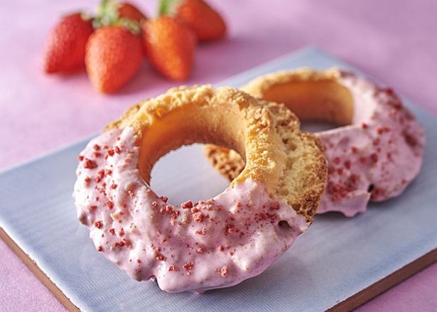 27日から順次発売予定の「いちごチョコオールドファッション」112円（税抜）（セブン－イレブン・ジャパン報道資料より）