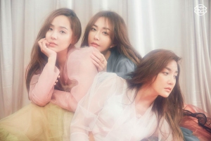 レジェンドグループS.E.Sがデビュー20周年記念スペシャルアルバム「Remember」を発売し、魅力の異なるダブルタイトル曲で歌謡界に登場する。写真:SMエンターテインメント
レジェンドグループS.E.Sがデビュー20周年記念スペシャルアルバム「Remember」を発売し、魅力の異なるダブルタイトル曲で歌謡界に登場する。写真:SMエンターテインメント