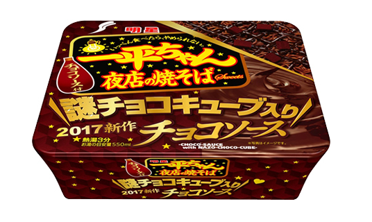 「明星 一平ちゃん夜店の焼そば チョコソース」（写真：明星食品発表資料より）
