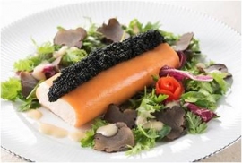 西洋銀座の「西洋三ツ星ロール」1本1万800円。2月3日限定発売(限定数あり) 西洋銀座の「西洋三ツ星ロール」1本1万800円。2月3日限定発売(限定数あり)