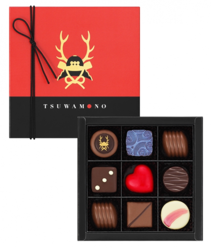 真田幸村をイメージした「切れ者」9個入り、1,296円。なお、デザインされている兜は、幸村が愛用したといわれる「鹿角兜」である。（画像：メリーチョコレート公式ホームページより）