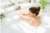 スマートフォン「rafre （ラフレ）」の利用イメージ（KDDI発表資料より）