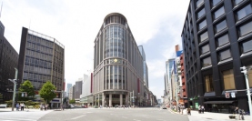 写真は日本橋の三越本店新館