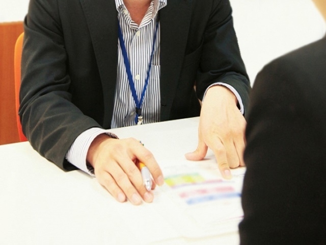 保健同人社とヒューマネージは、ストレスチェック義務化1年目に従業員の受検状況を調査した。