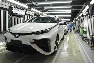 生産中のMIRAIの様子（トヨタ自動車の発表資料より）