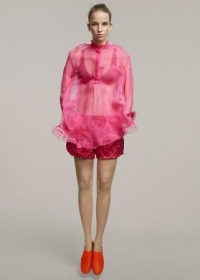 H&Mが、STUDIO S/S 2017 で ‘See Now Buy Now’を初展開。一部ルックを先行公開