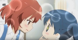 『きんいろモザイク』の 小路綾 は陽子が大好きで、とにかくギャップの多い女の子!©原悠衣・芳文社／きんいろモザイク製作委員会 ©原悠衣・芳文社／ハロー！！きんいろモザイク製作委員会 ©原悠衣・芳文社／きんいろモザイク Pretty Days製作委員会