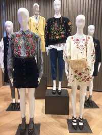 今秋冬大ヒットのレトロ刺繍も継続　ディテールトップスが充実の「ザラ」2017春夏レディス