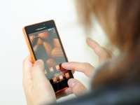 パソコン並か、それを超える個人情報が詰まっているモバイル端末。しかし手軽に扱える分、ユーザーのセキュリティ意識は低く、その隙を狙うウイルスなどが激増している。不審なアプリはダウンロードしない、有料のセキュリティソフトを入れておく、などの対策が必要だ。