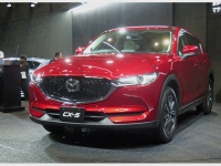 新型マツダCX-5 L Package、ボディカラーはソウルレッドクリスタルメタリック。初代よりも表情が精悍な印象になった