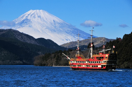 箱根の芦ノ湖から眺めた富士山
