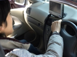 カーナビが標準化したあたりから、車との関わり方や楽しみ方が少しずつ変わってきた。一昔前のように排気音や車体のクセなどを楽しむようなマニアックなドライバーは少なくなり、車内をより快適に過ごす方向へシフトチェンジされてきたのだ