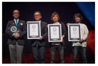 受賞の模様。（写真：スクウェア・エニックス発表資料より）